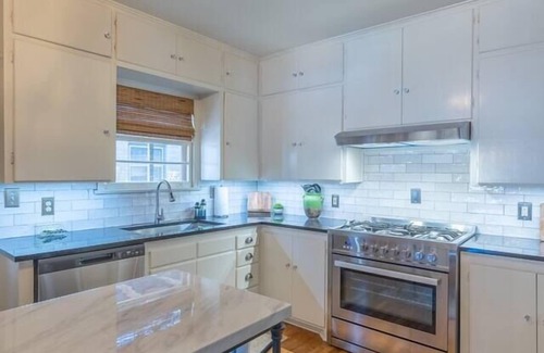 Tech Terrace House | Guest Rated 10/10: Vintage Gem Near TTU Campus