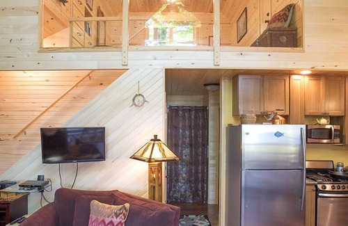 Richwood Cabin | Unforgettable Stay at Strawberry Lake Cabin with Ocean Views