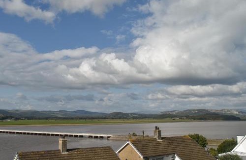 Arnside House | Pet-Friendly Retreat at Teds Place - Rated 9/10 by Guests