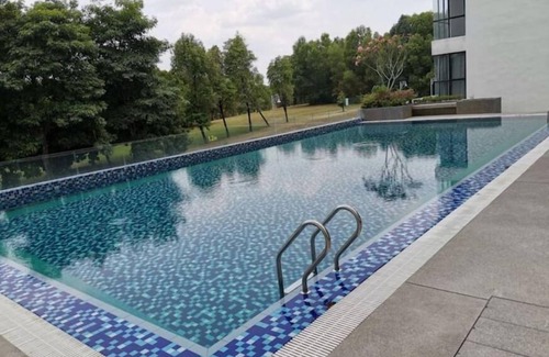 Cyberjaya Apartment | Inviting Teddy's Homestay: Family-Friendly with Breakfast