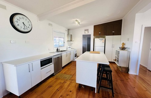 Waterhouse House | Guest Rated 10/10: Teddy's Shack for Families & Pets