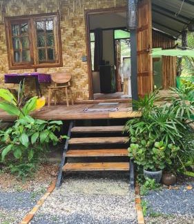 Krabi Hotel | Tranquil Tee Bungalow Surrounded by Lush Jungle Retreat