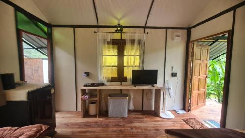 Krabi Hotel | Tranquil Tee Bungalow Surrounded by Lush Jungle Retreat