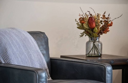 Manhattan Condo | Top-Rated Tee'd Up at Home Stay MHK with Family Amenities