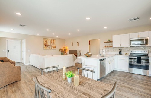 Wickenburg Cottage | Tee Off & Soak in Mtn Views: Arizona Desert Oasis!