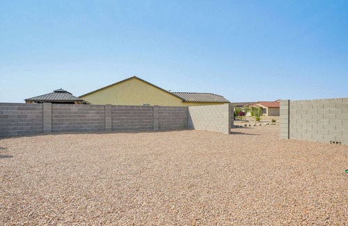 Wickenburg Cottage | Tee Off & Soak in Mtn Views: Arizona Desert Oasis!