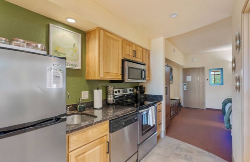 Wisconsin Dells Condo | Discover Tee Time Terrace: Family-Friendly Condo Retreat