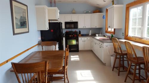 Tenants Harbor House | Guest Rated 10/10 at Teel Cove Cottage in Maine