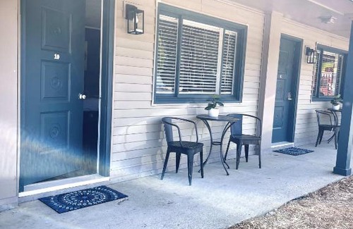 Roscommon Apartment | Modern Room 12 - Newly Renovated & Guest Rated 9.4/10