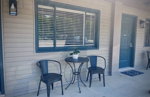 Roscommon Apartment | Discover TeePee Room 7: Newly Renovated with Breakfast!
