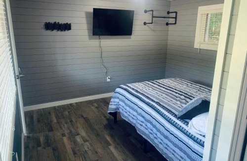 Roscommon Apartment | Newly Renovated TeePee Room 7 - Perfect for Families!