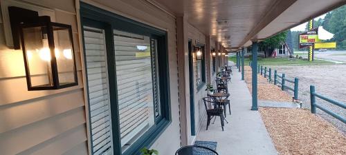 Roscommon Apartment | Newly Renovated TeePee Room 7 - Perfect for Families!