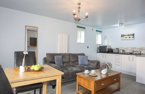Llanycil Cottage | TEGID LAKESIDE - Romantic Getaway by Bala Lake