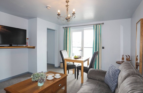 Llanycil Cottage | TEGID LAKESIDE - Romantic Getaway by Bala Lake