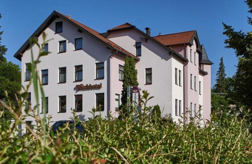 Schmalkalden Hotel | Pet-Friendly Teichhotel with Restaurant and Breakfast Included