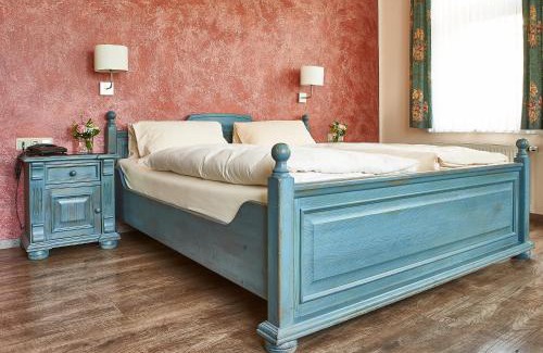 Schmalkalden Hotel | Pet-Friendly Teichhotel with Restaurant and Breakfast Included