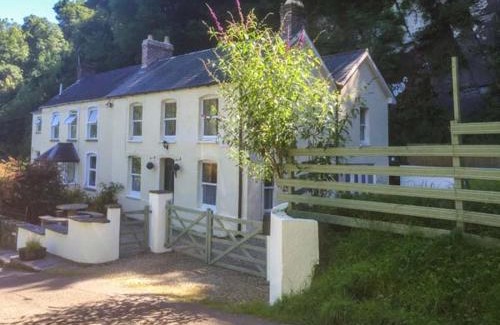 Cilgerran House | Teifi House: Family-Friendly 4-Star Retreat with Top Ratings