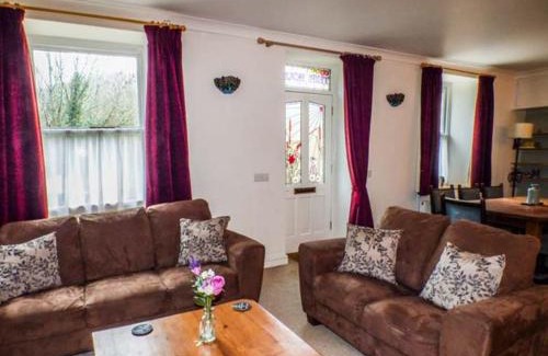 Cilgerran House | Teifi House: Family-Friendly 4-Star Retreat with Top Ratings