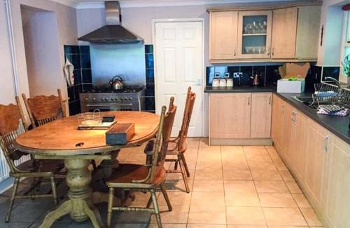 Cilgerran House | Teifi House: Family-Friendly 4-Star Retreat with Top Ratings