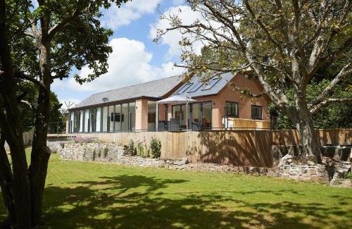 Dunsford House | Discover Teign Vale: Pet-Friendly Retreat Awaits You