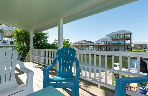 City-by-the Sea House | Tejas Tides: Family-Friendly Retreat with Breakfast Included