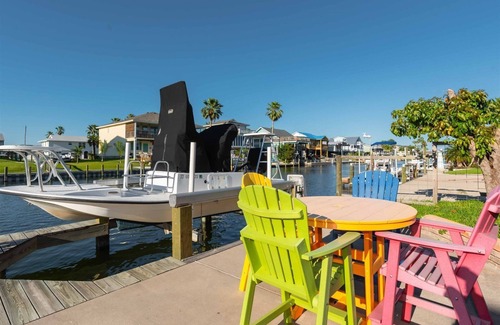 City-by-the Sea House | Tejas Tides: Family-Friendly Retreat with Breakfast Included