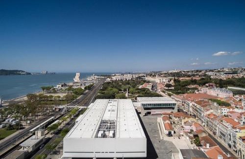 Linda-a-Velha Apartment | Tejo Apartment: Oceanfront Escape with Pet-Friendly Perks
