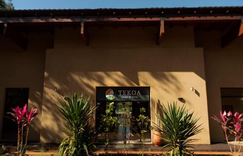 Zona Granja Hotel | Discover Tekoa Lodge: Oceanfront Escape with Pool Access