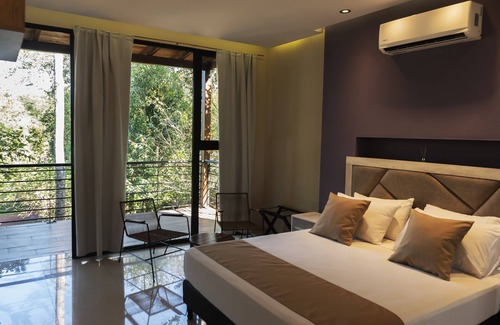 Zona Granja Cabin | Experience Tekoa Lodge de Selva: Family-Friendly Bliss