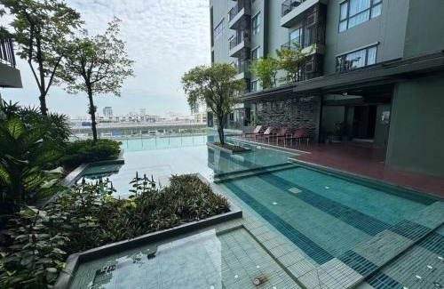 Thon Buri Apartment | Discover Tela Condo: Oceanfront Retreat with Pool Access