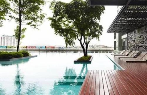 Thon Buri Apartment | Discover Tela Condo: Oceanfront Retreat with Pool Access