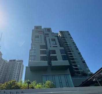 Thon Buri Apartment | Discover Tela Condo: Oceanfront Retreat with Pool Access