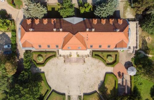 Szentendrei Hotel | Discover Teleki-Wattay Kastélyszálló: Family-Friendly Escape