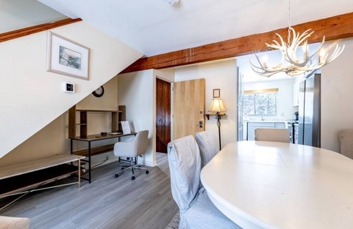 Jeffersonville Condo | Family-Friendly Telemark 5 Condo with Pool & Spa
