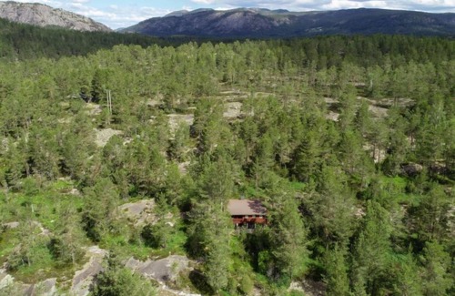 Treungen House | Guest Rated 10/10: Telemarkshytta with Lake View & Spa