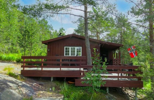 Treungen House | Guest Rated 10/10: Telemarkshytta with Lake View & Spa
