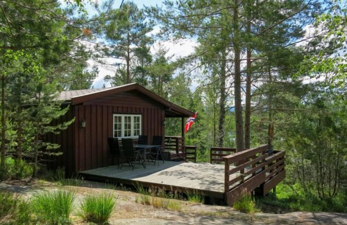 Treungen House | Guest Rated 10/10: Telemarkshytta with Lake View & Spa