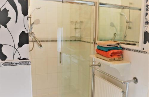 Stony Stratford Bed & Breakfast | Pet-Friendly Telford House: Guest Rated 9.4/10