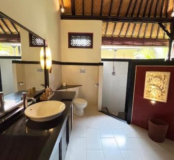 Penuktukan Hotel | Unwind at Teluk Karang Dive & Spa Resort with Ocean Views