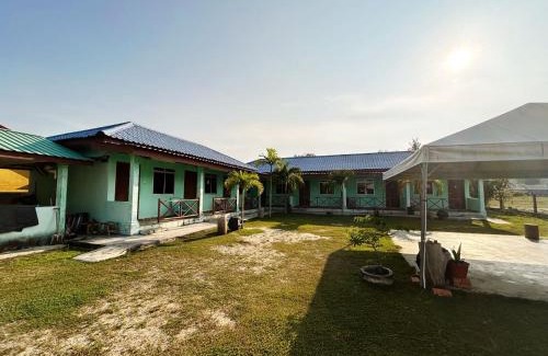 Lumut Hotel | Teluk Senangin Chalet II