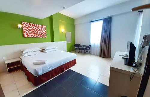 Malacca City Hotel | Budget-Friendly Getaway at Temasek Hotel with Pool Access