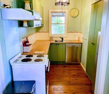 Echuca House | Discover Temoca Cottage: Central Echuca with Family & Pets
