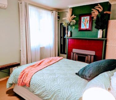 Echuca House | Discover Temoca Cottage: Central Echuca with Family & Pets