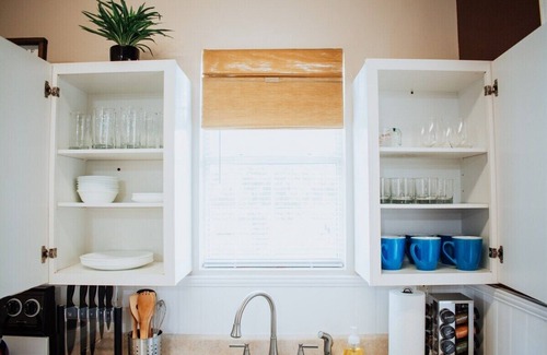 Alexandria Apartment | Pet-Friendly Retreat with King Bed, 3 TVs & Fast Wi-Fi