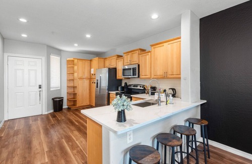 Tempe Apartment | Tempe Apartment for 8 Walk to ASU and Mill Ave