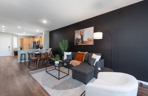 Tempe Apartment | Tempe Apartment for 8 Walk to ASU and Mill Ave