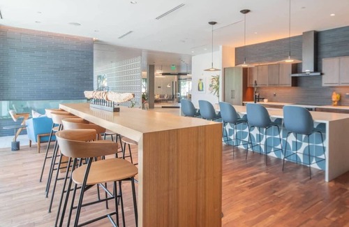 Tempe Apartment | Tempe Convenience 1BD with Pool Gym Parking.