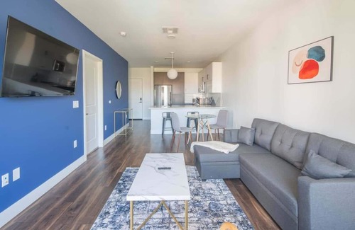 Tempe Apartment | Tempe Convenience 1BD with Pool Gym Parking.