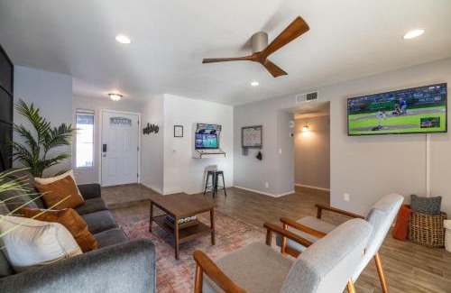 Tempe House | Discover Tempe Vaughn: Family-Friendly with Pool & Breakfast