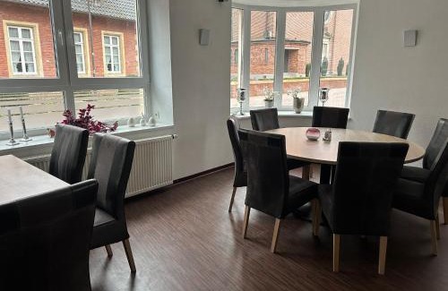 Werlte Bed & Breakfast | Pet-Friendly Stay at Tempel-inn Poststraße with Breakfast